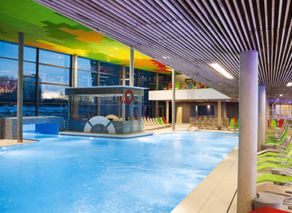 Blick auf die leere Thermenlandschaft in der Therme Wien